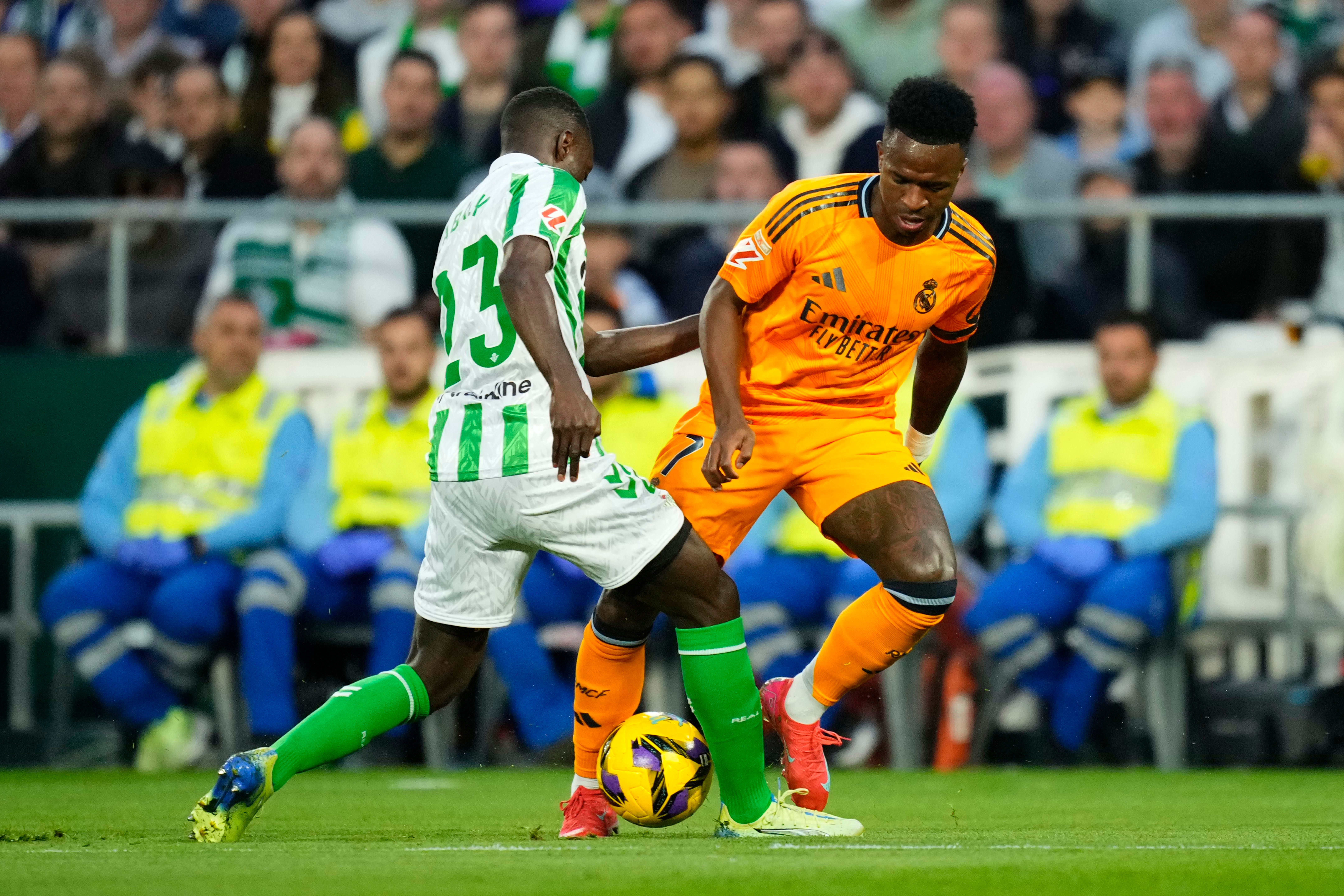 Vinicius se burla de la afición del Betis y acaba pagándolo