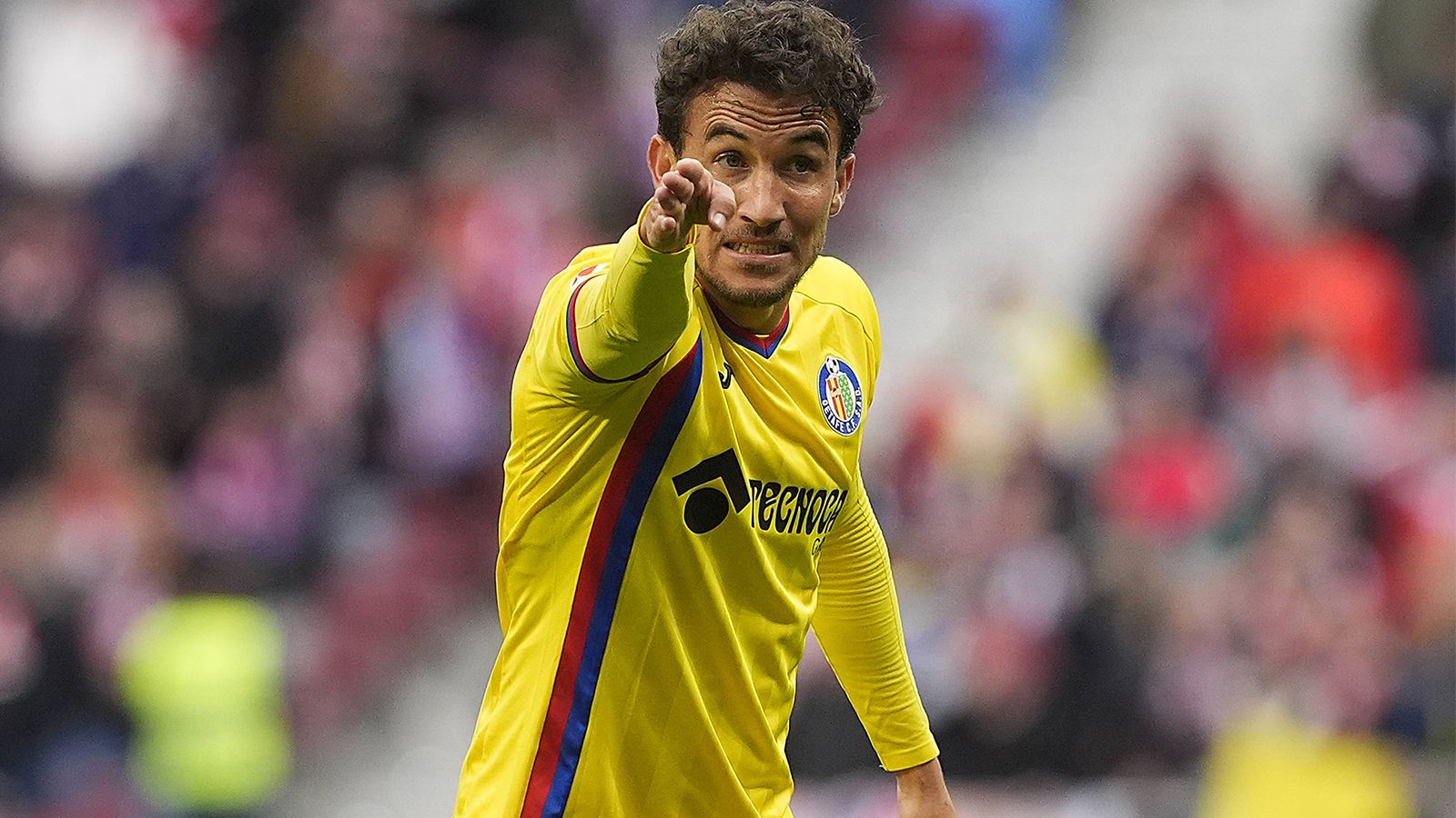 El Villarreal acepta el complicado reto de vestir a Luis Milla de amarillo