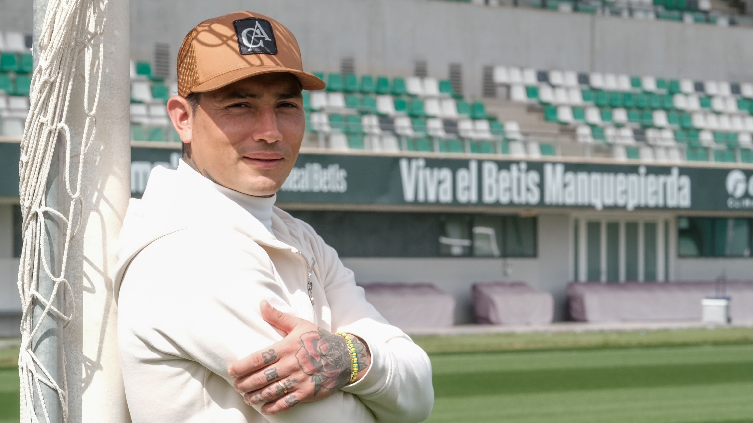Chimy Ávila: "En el derbi hay que hacer de cirujano y cuidar el corazón de los béticos"
