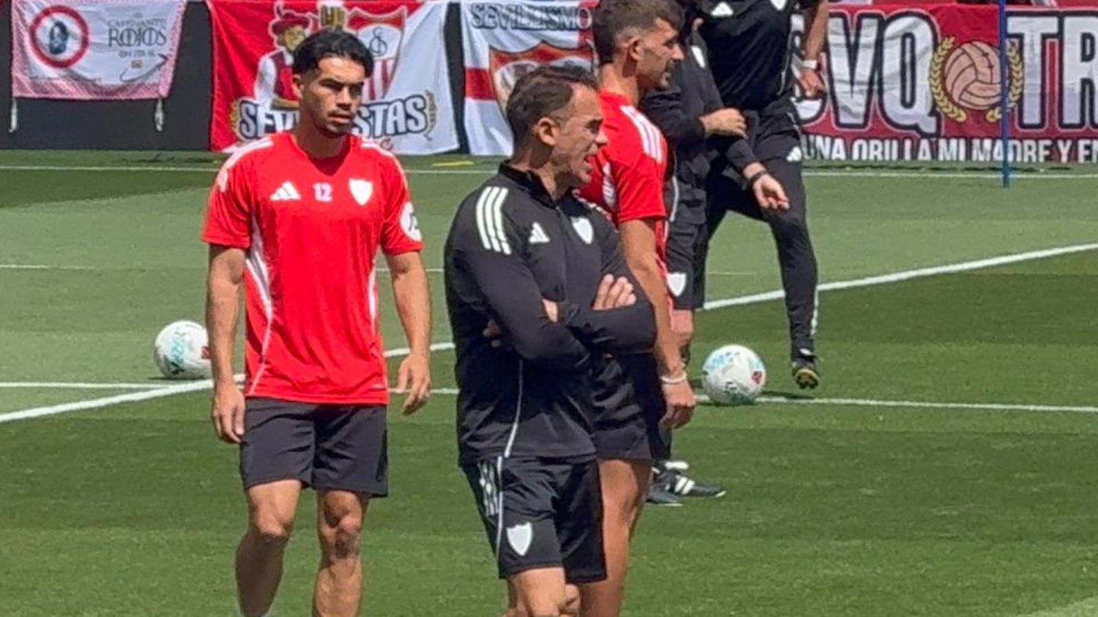 Vuelta de Isaac Romero y baja significativa en el último entrenamiento del Sevilla