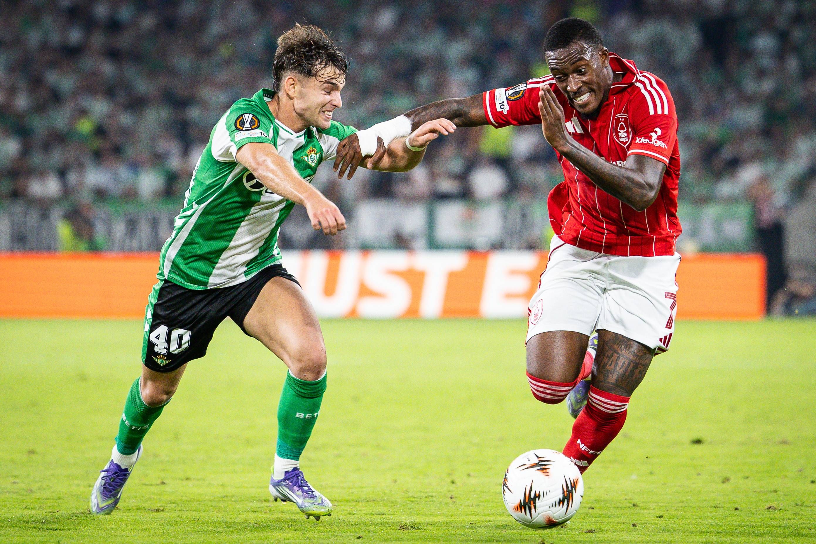 La afición del Betis, feliz con el empate ante el Nottingham Forest