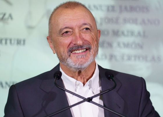 Arturo Pérez-Reverte desvela sus dos bares favoritos en Sevilla, con tapas a 3 euros