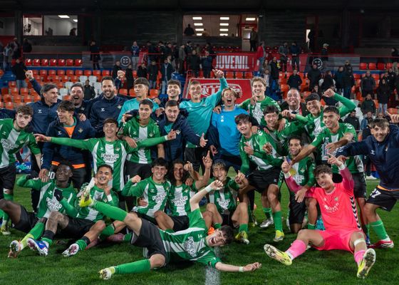 El 'loco' juvenil de los récords espera rival en otra final