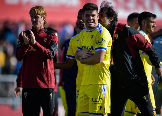 Dos salidas en el Cádiz y una defensa renovada