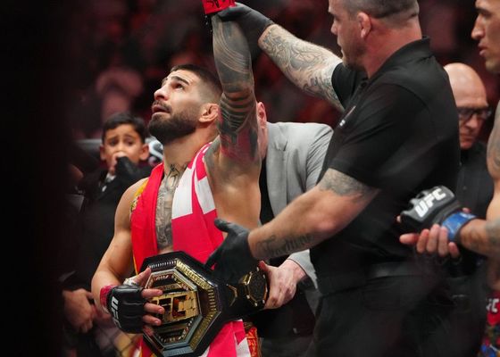 Crece la presión para que le quiten el cinturón de la UFC a Ilia Topuria