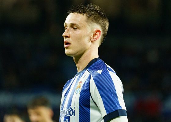 Beñat Turrientes se decanta por la Real Sociedad: "Estuve cerca de salir, pero siempre he creído que tenía que luchar por mi puesto en la Real"